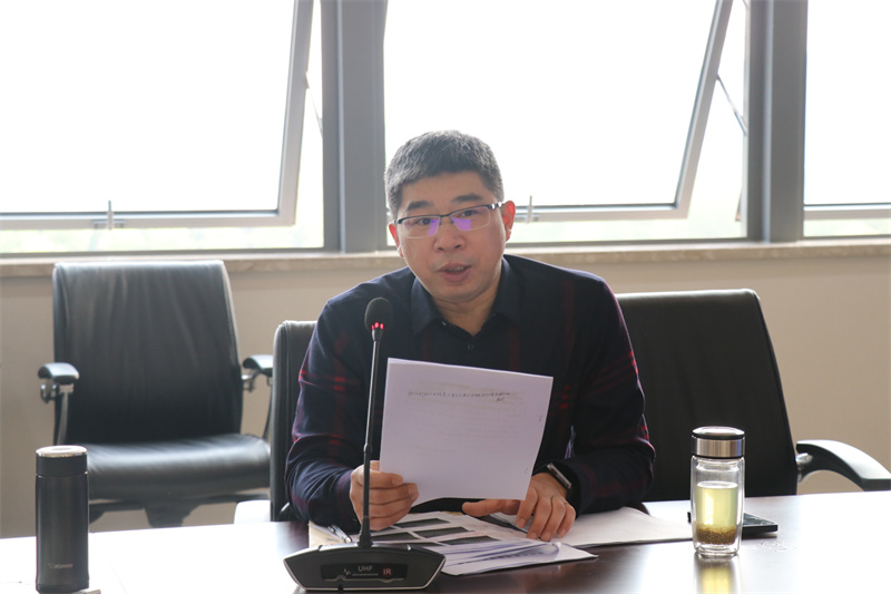 汤雪峰主任做课题指导.jpg