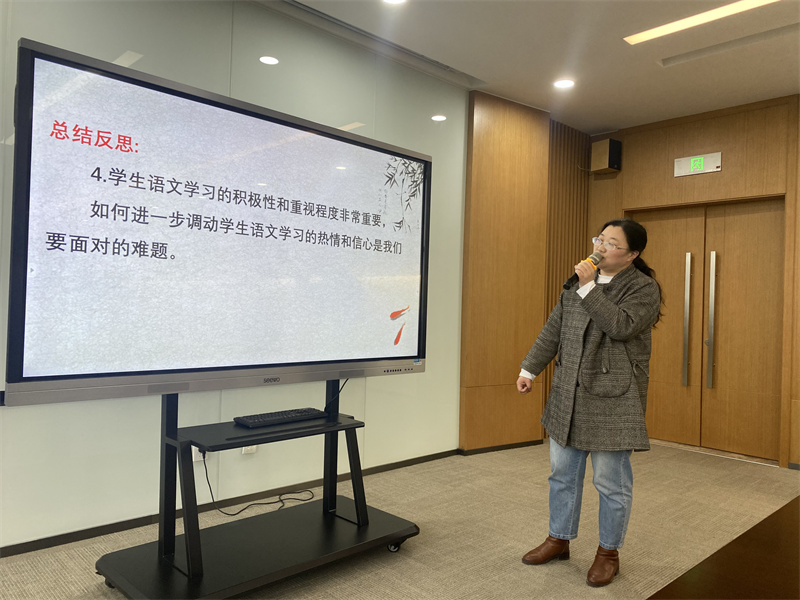 04语文备课组长陆霞发言.jpg