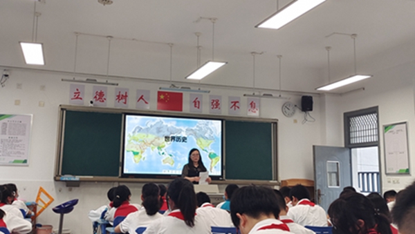 郑艳辉课堂风采.jpg