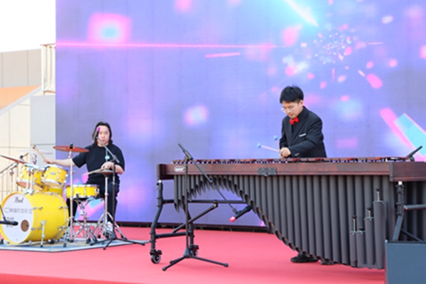 马林巴表演《野蜂飞舞》.JPG