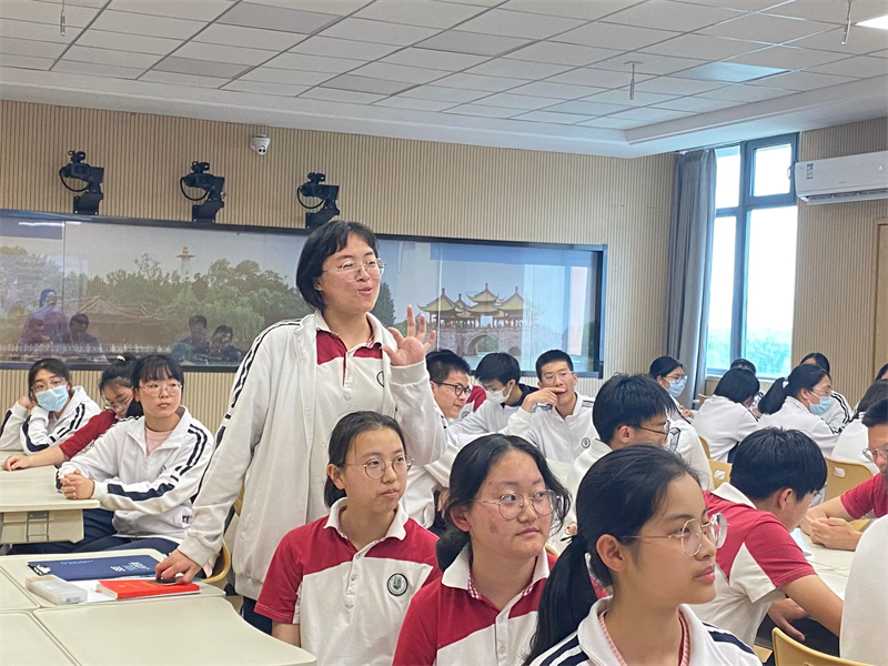 高二（7）班会课照片1.png
