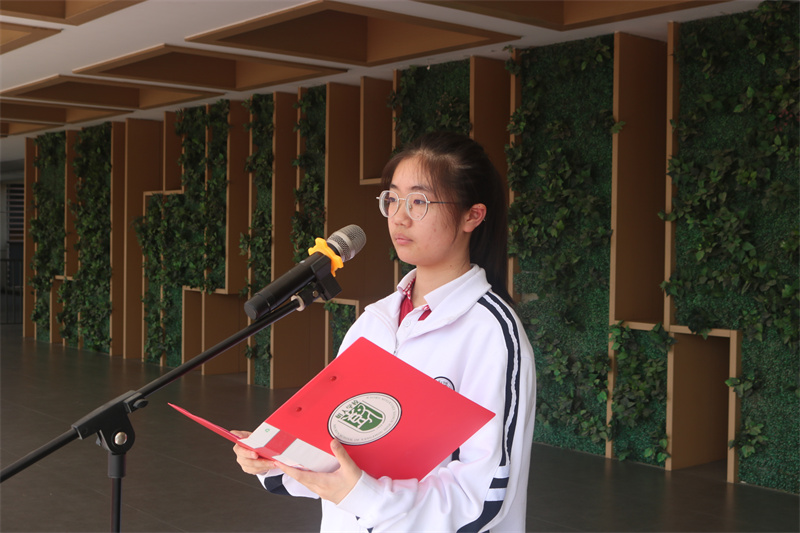 学生会宣读倡议书.jpg
