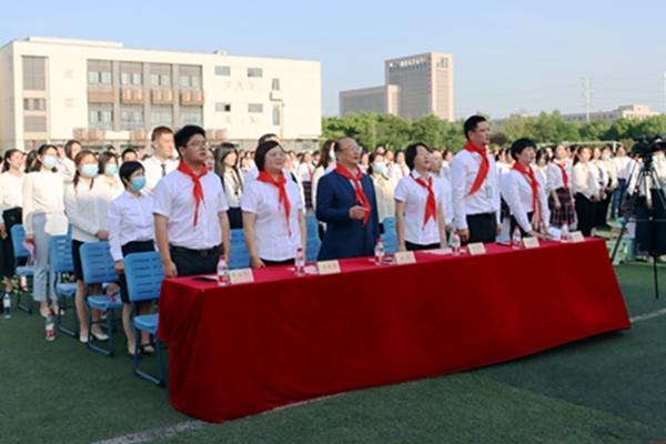 出队旗，敬队礼，唱队歌1.JPG