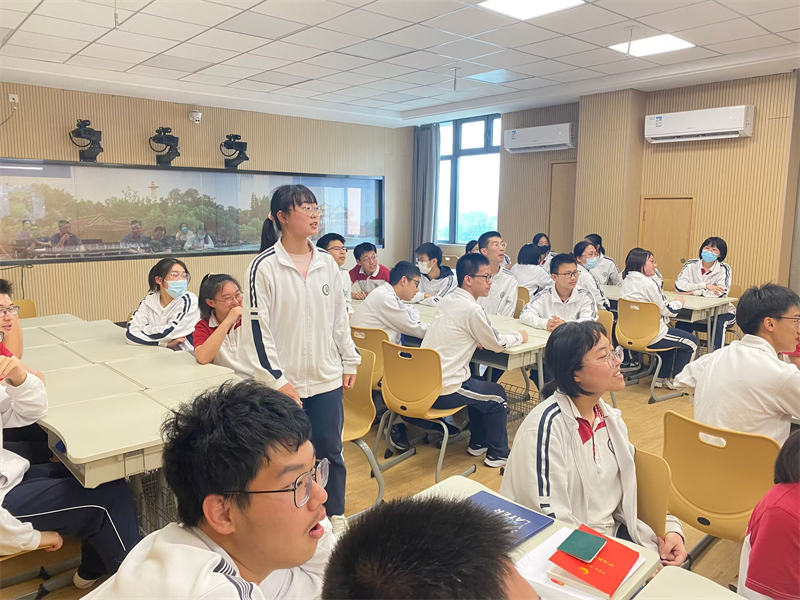 高二（7）班会课照片4.png