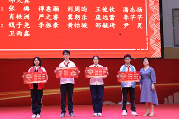 初三13-16班年级之星代表.JPG
