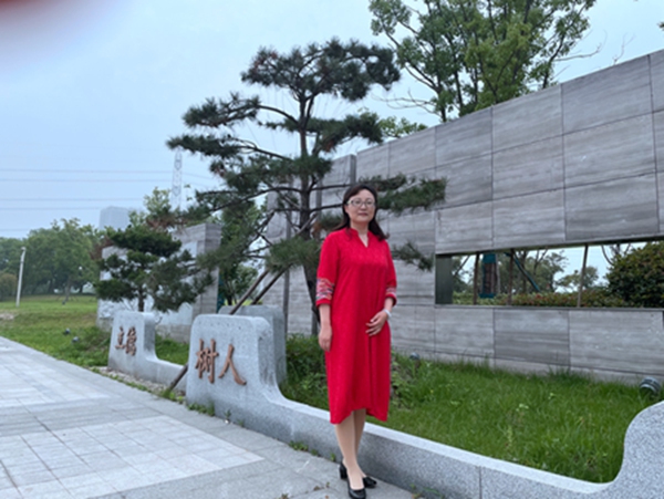 杨燕.jpg