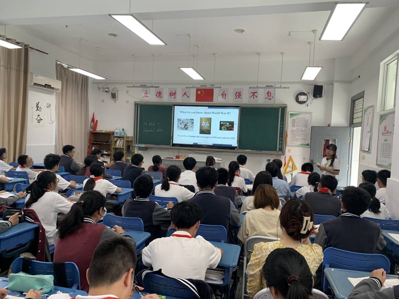 姚嘉老师上课.jpg
