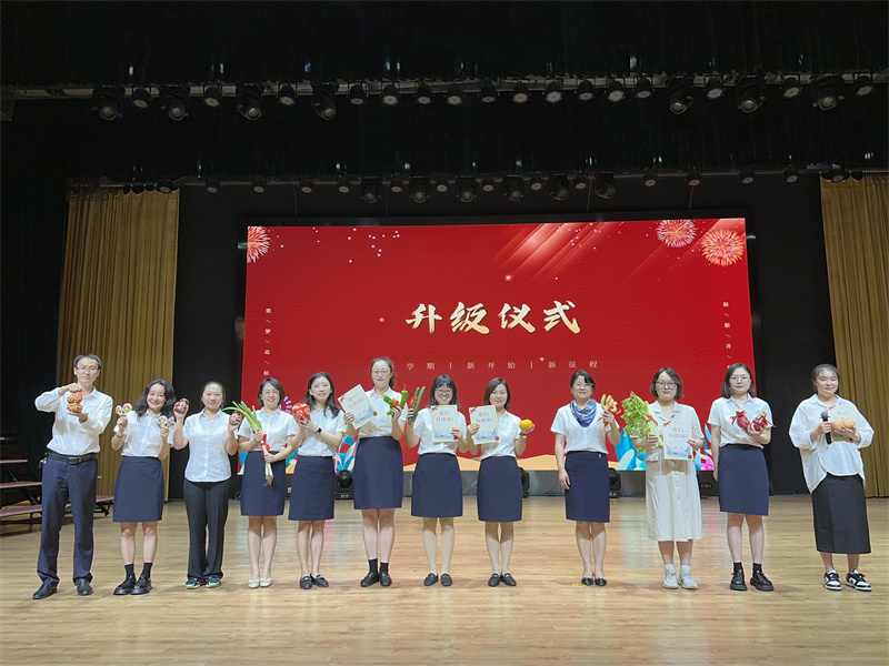 10   升级仪式——领导老师送祝福.jpg