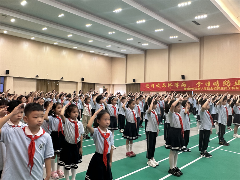 3   庄严的升旗仪式.jpg