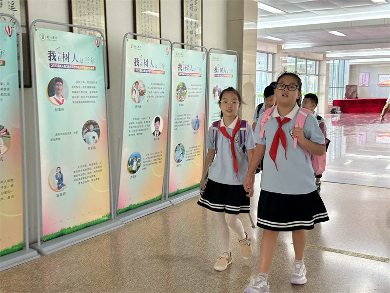 学生返回校园.jpg