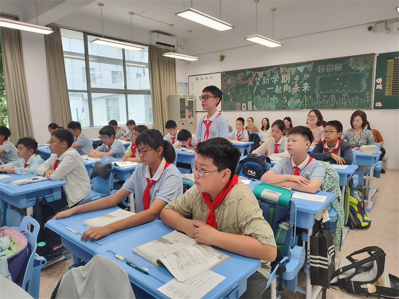 图3 学生和老师进行互动.jpg
