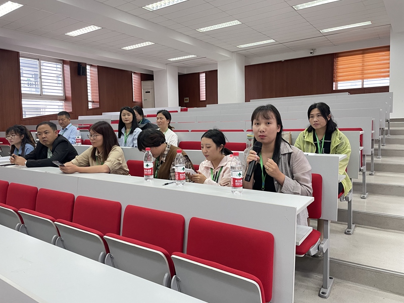 六盘水老师现场提问.JPG