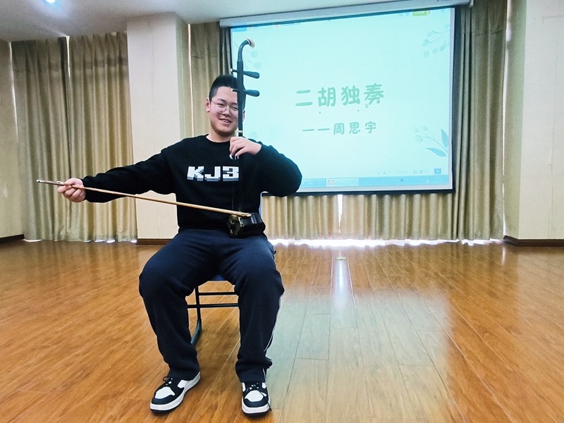 二胡《赛马》.jpg
