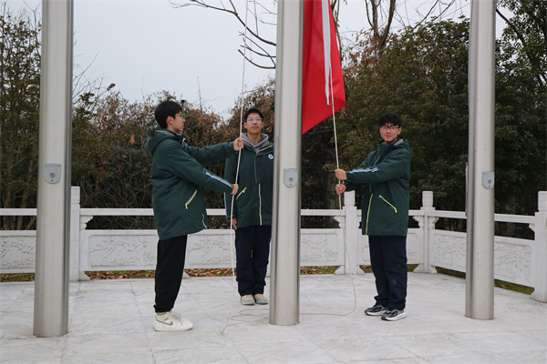 升旗手和护旗手.jpg