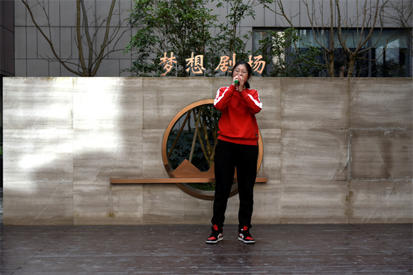 6-宋玟熹独唱《多远都要在一起》.jpg