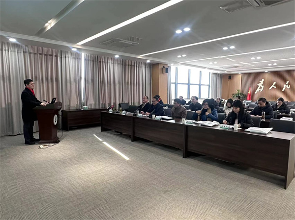 名师工作室总领衔程志华主持.jpg