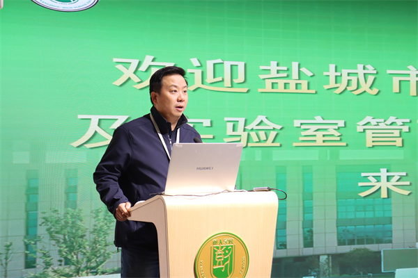 张鹏副校长作报告.jpg