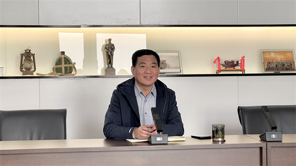 凤栖湖校区校长朱云峰进行工作指导.png