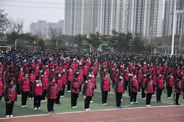 全体学生列队.jpg
