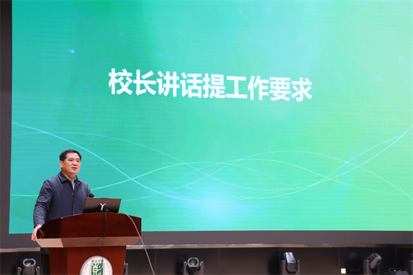 凤栖湖校区校长朱云峰讲话并提工作要求.jpg