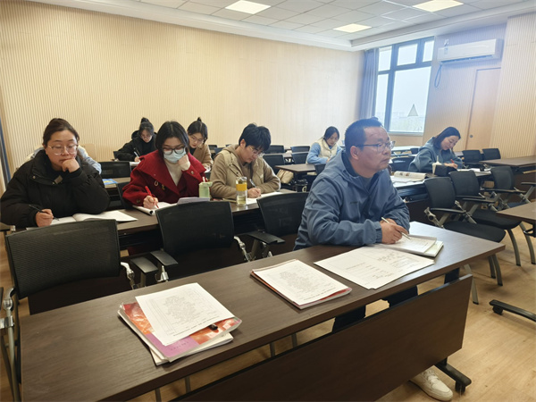 市直各兄弟学校高一政治教师听评课.jpg