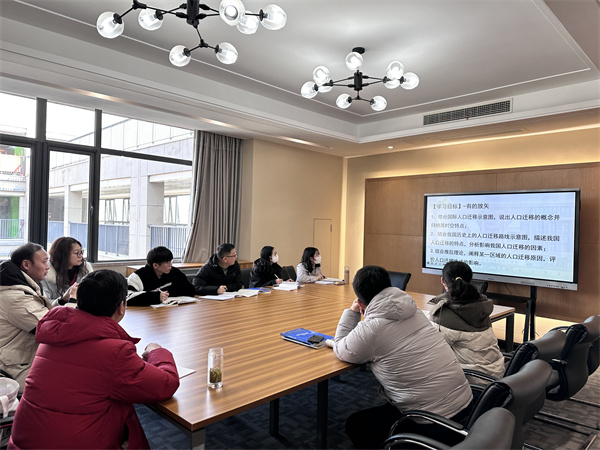 高中地理教研组集中学习1.jpg