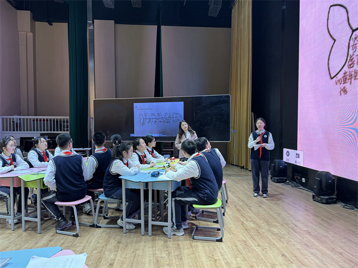 广陵李典学校 张慧老师 上课.jpg