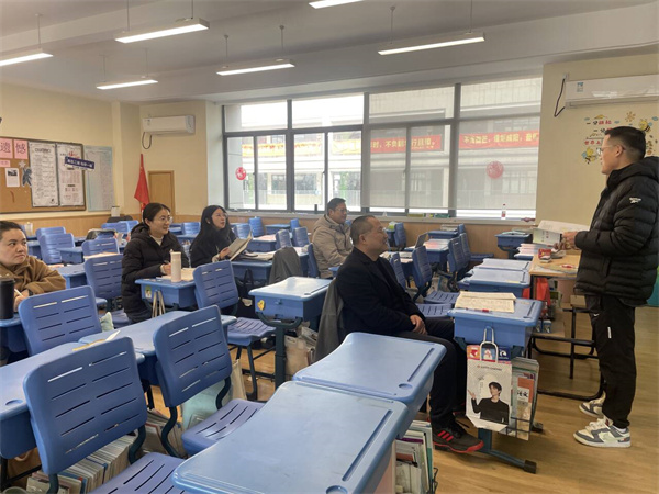 历史教研室集中教研现场.jpg