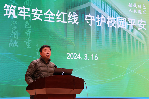 副校长张鹏进行安全教育再提醒.jpg
