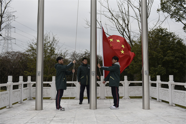 升旗手和护旗手.jpg