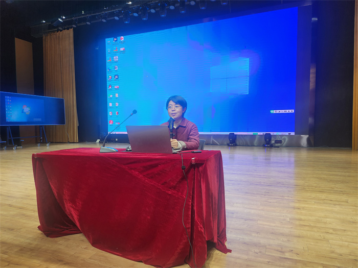 仪征教研室时海霞老师点评.jpg