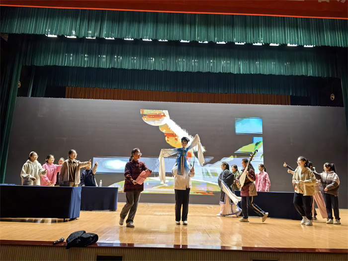 小演员彩排中.jpg