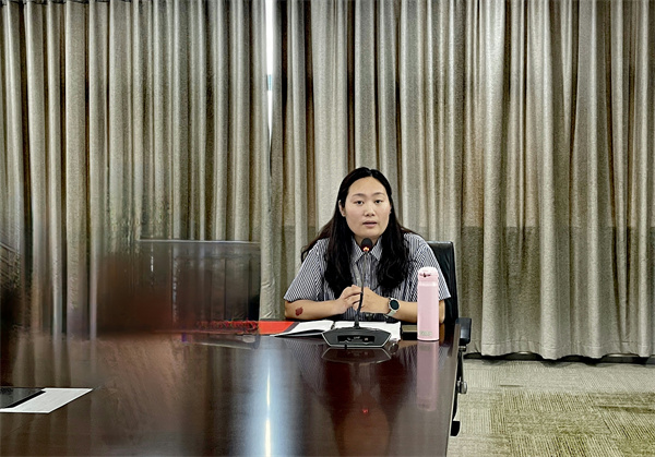 年级组长王菁发言.jpg