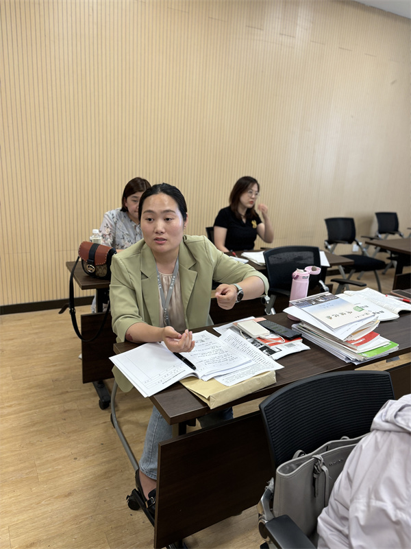 王菁老师回答评课提出的问题.jpg