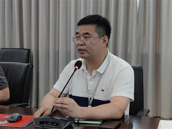 年级主任陈瑞飞发言.jpg