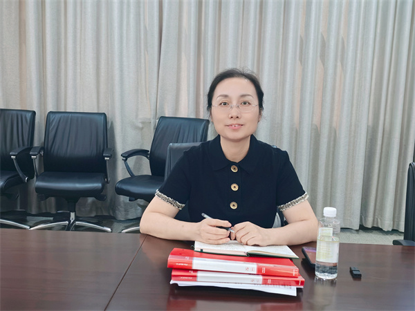 年级主任卞家慧讲话.jpg
