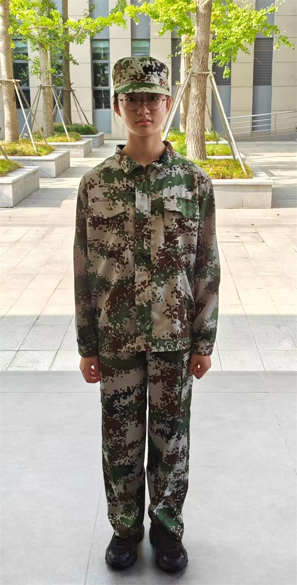 高一11班贾依萌.jpg