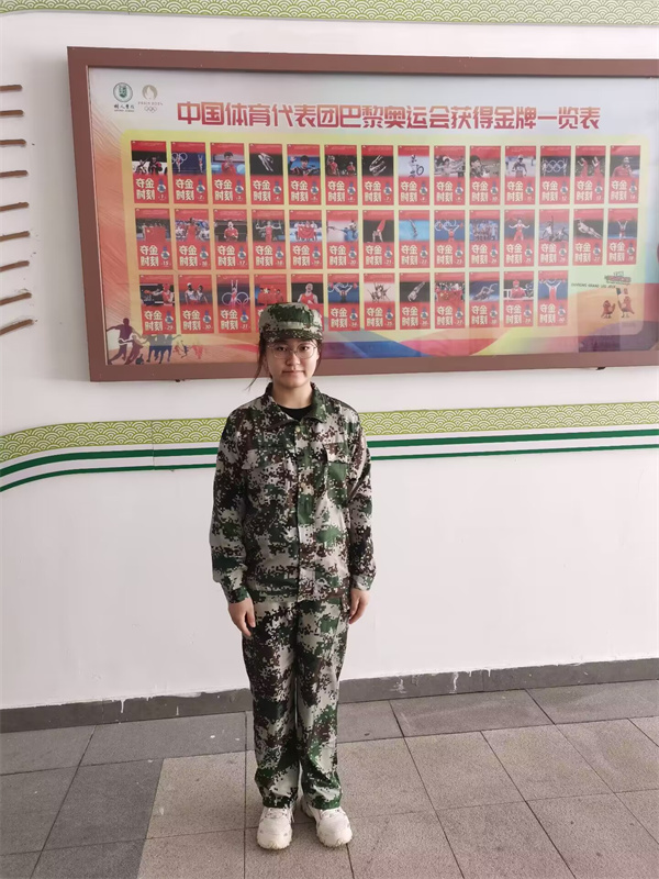 高一15班杨杰妮.jpg