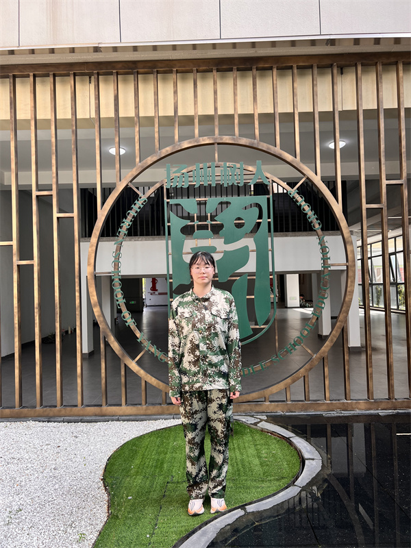 高一6班朱菲扬.jpg