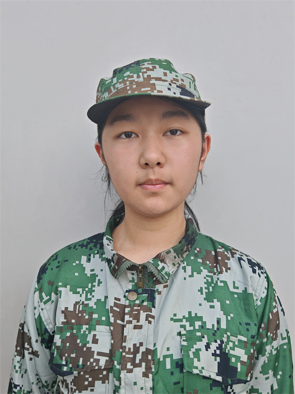 高一14班张露.jpg