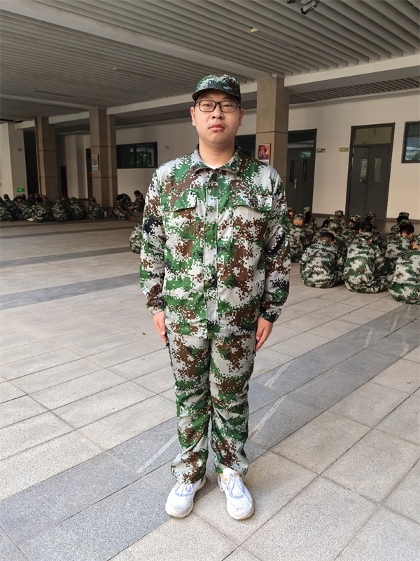 高一13班谷旭涛.png