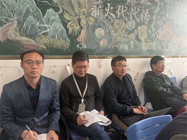 地理、体育组听课.jpg