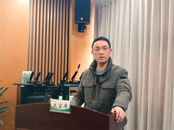 于锋组长进行成绩分析.jpg