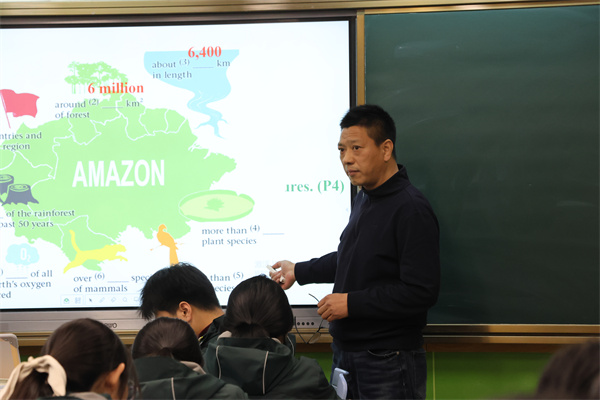高中英语组赵平老师课堂风采.jpg