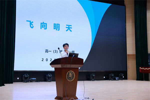 学生代表朱一闻同学发言.jpg