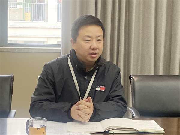 张鹏副校长主持并讲话.jpg