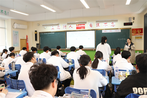 语文组开课.jpg
