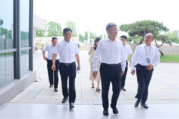 莅临树高走访慰问.jpg