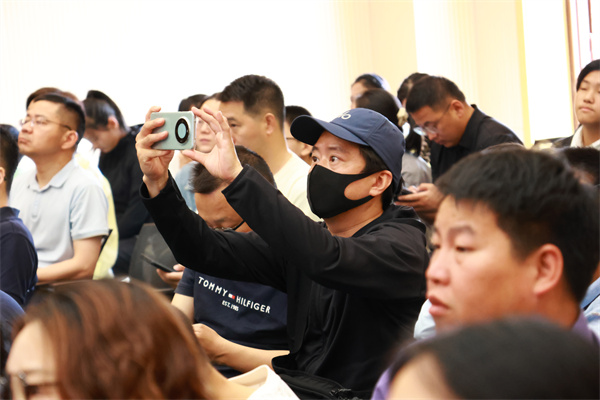 2H1A6116.jpg
