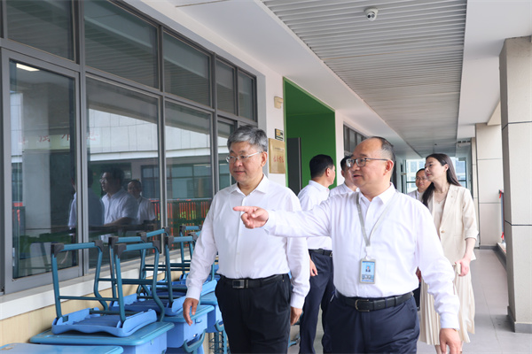 走访高三教学区1.jpg